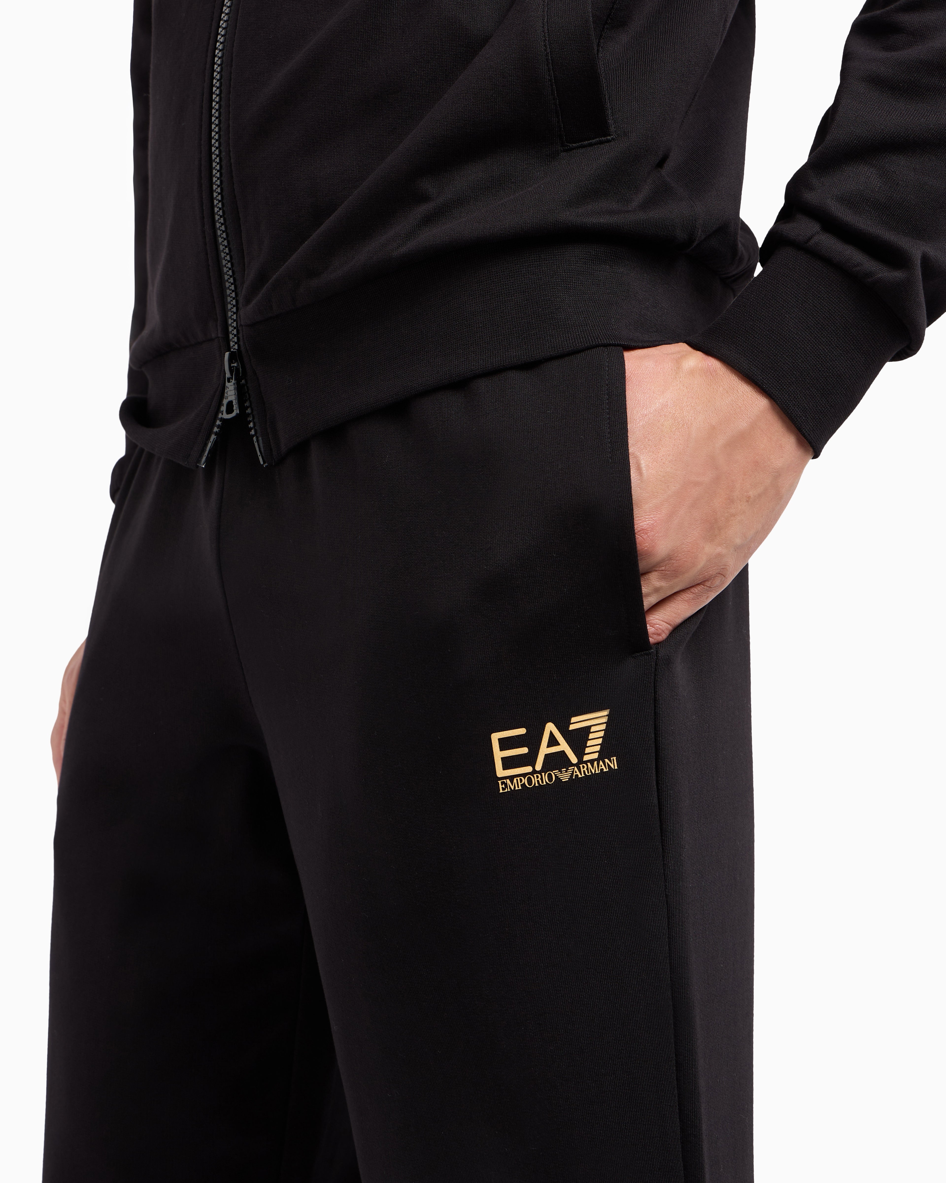 TUTA EA7 8NPV62 PJVRZ