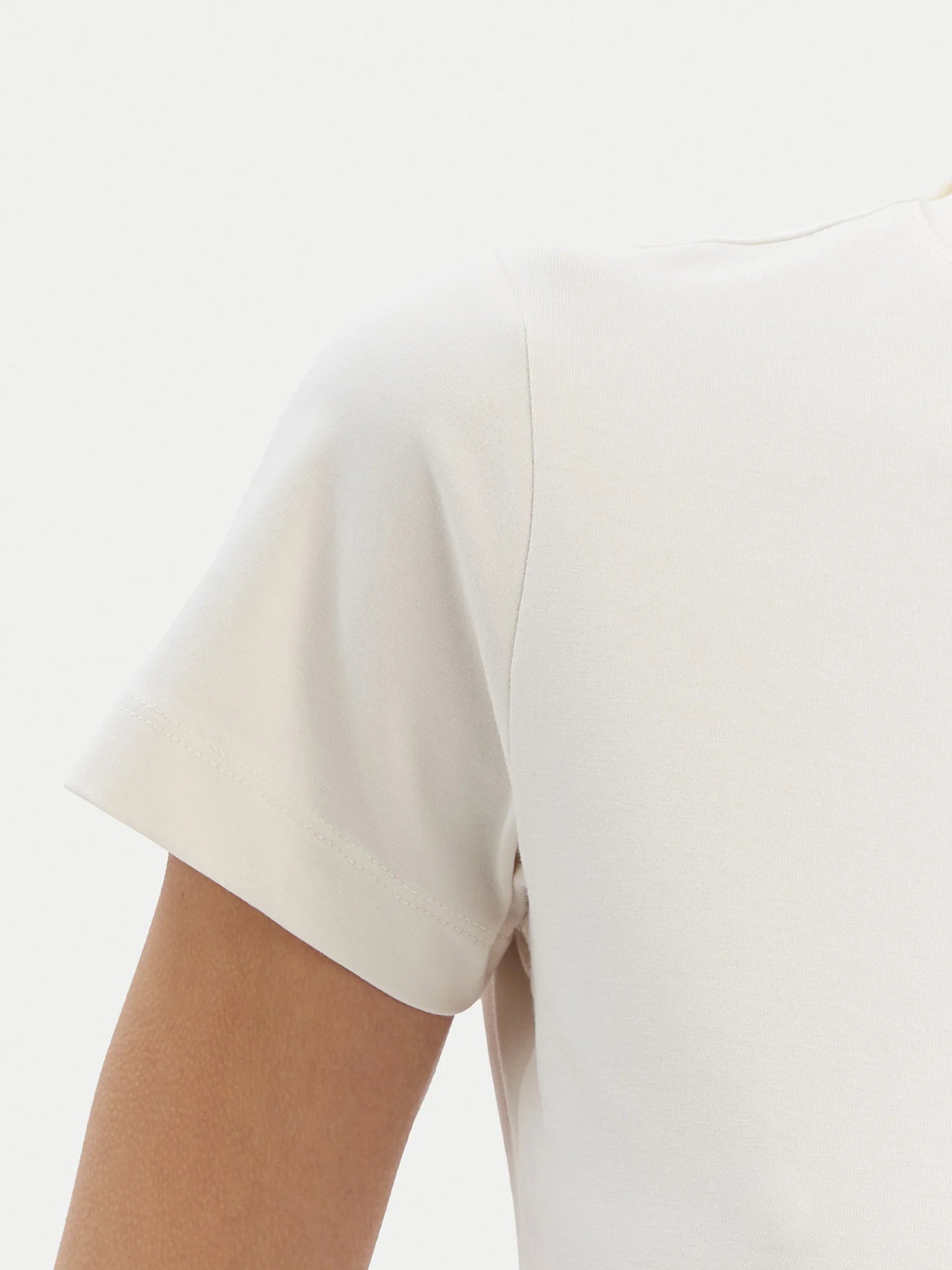 T-SHIRT GUESS