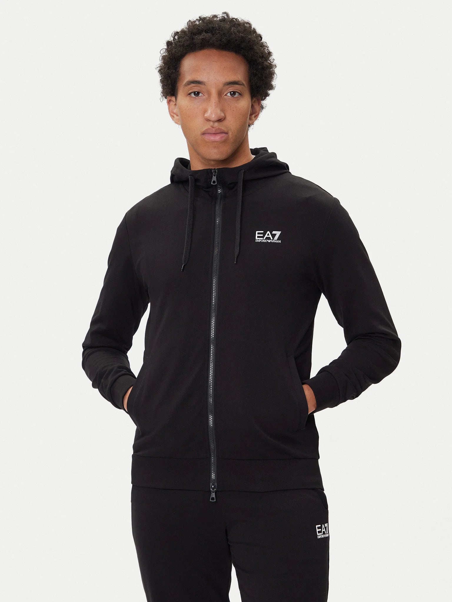 TUTA EA7 8NPV62 PJVRZ