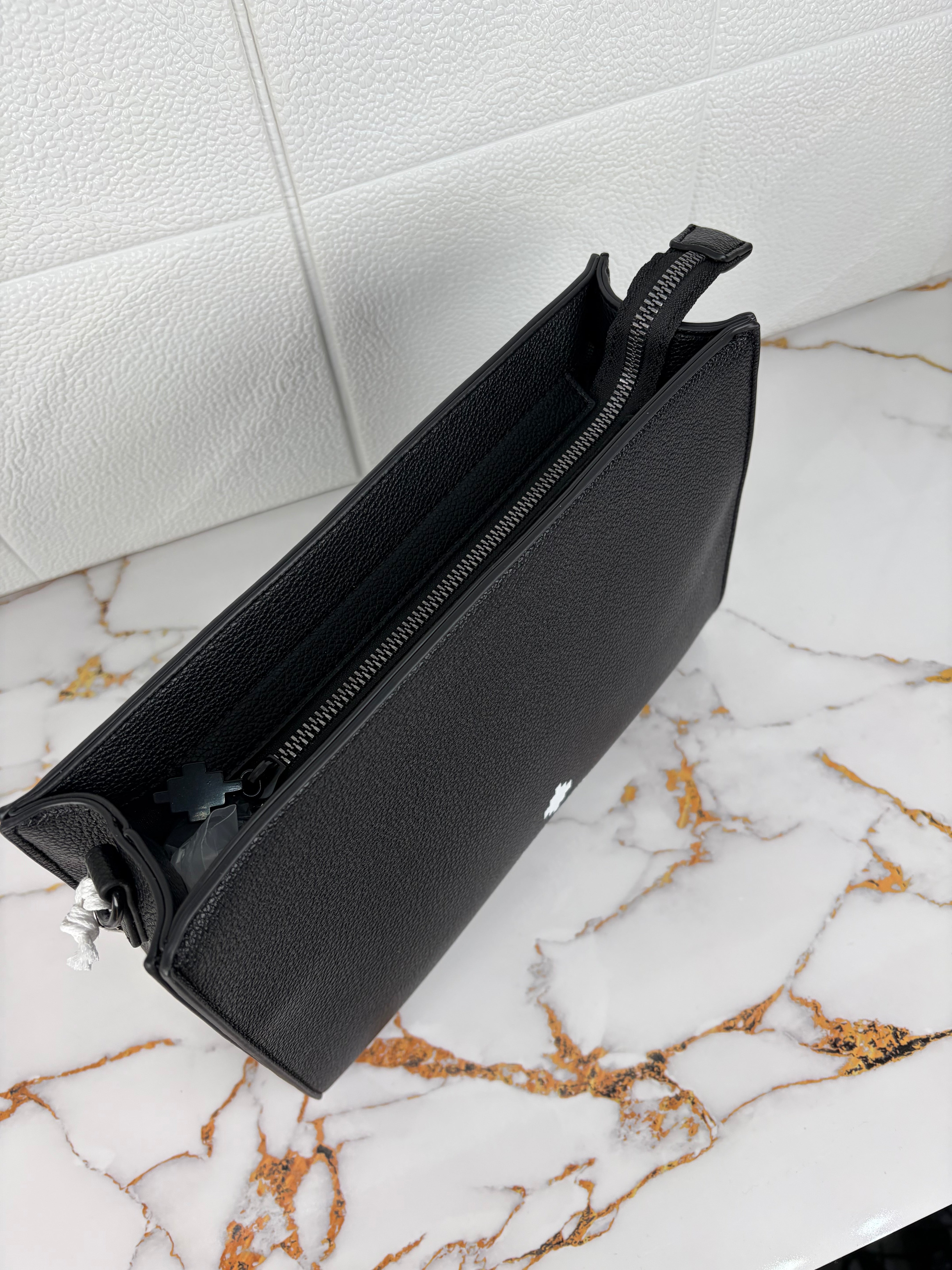 POCHETTE COUNTY OF MILAN 260345