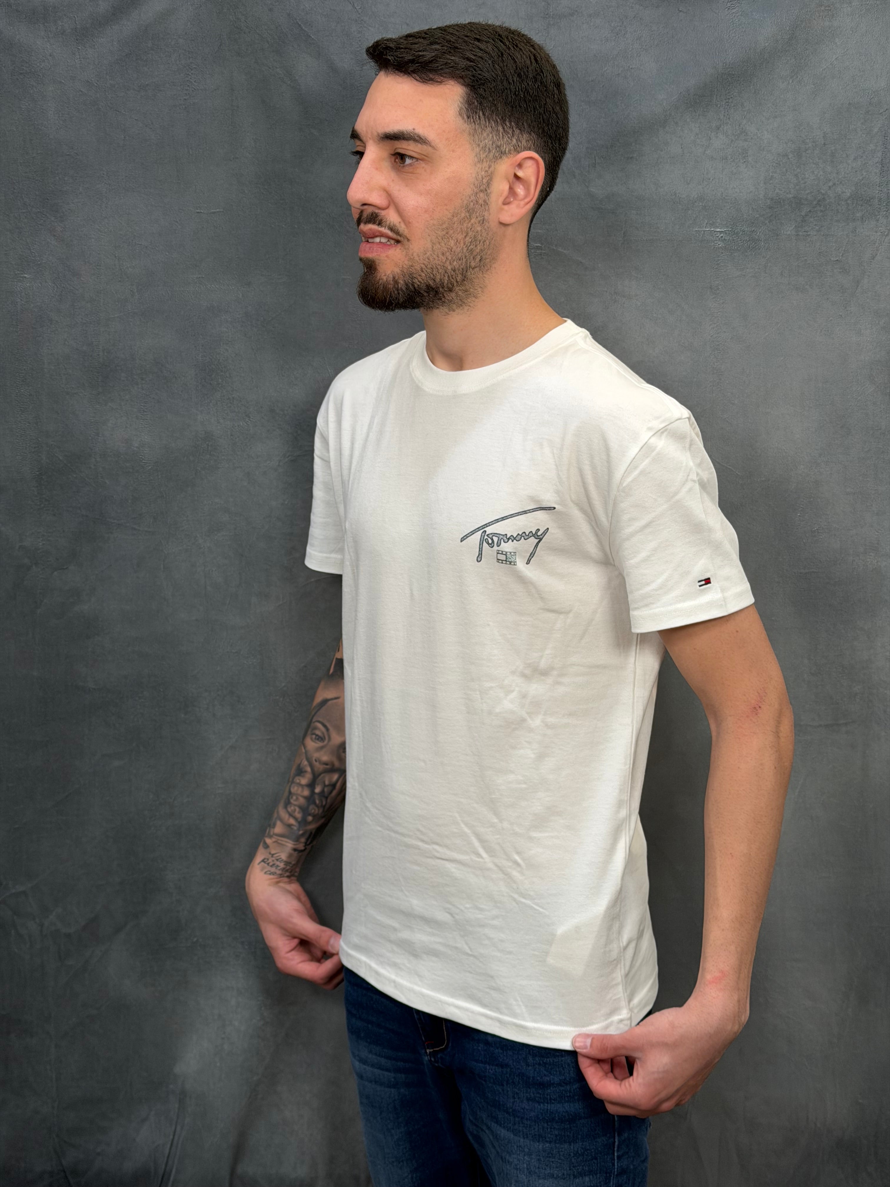 T-SHIRT TOMMY JEANS DM0DM22320