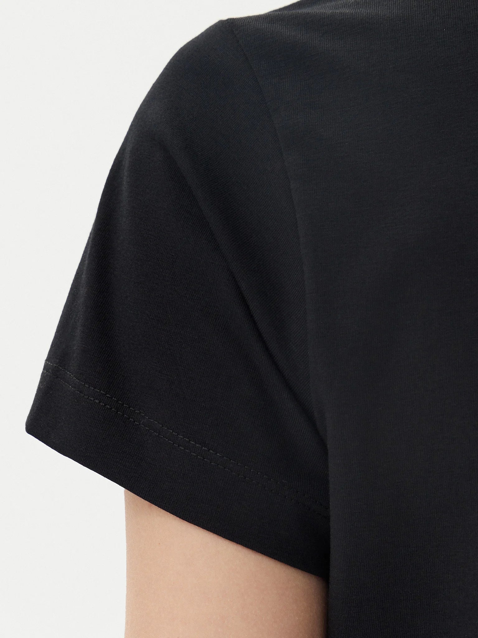 T-SHIRT GUESS