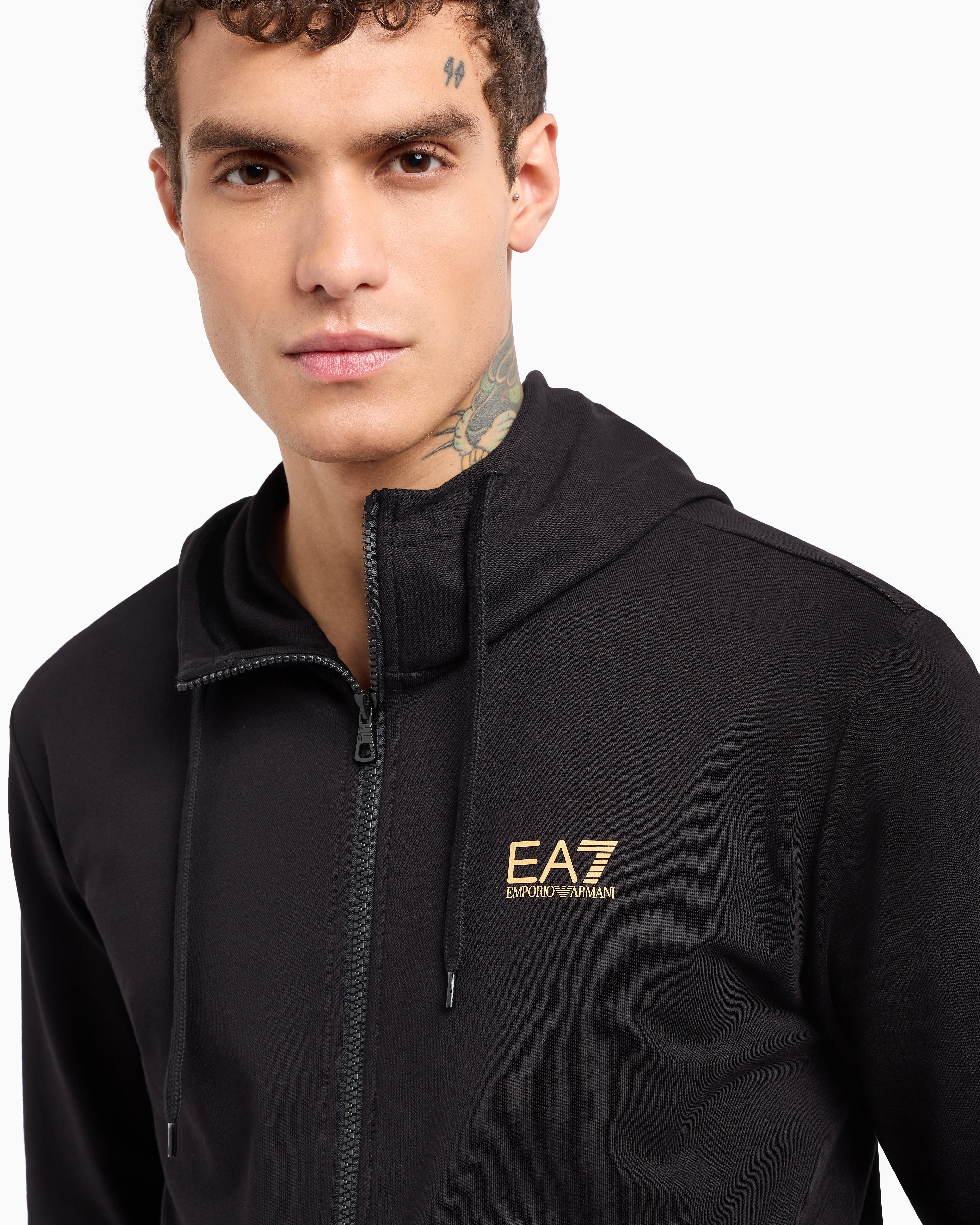 TUTA EA7 8NPV62 PJVRZ