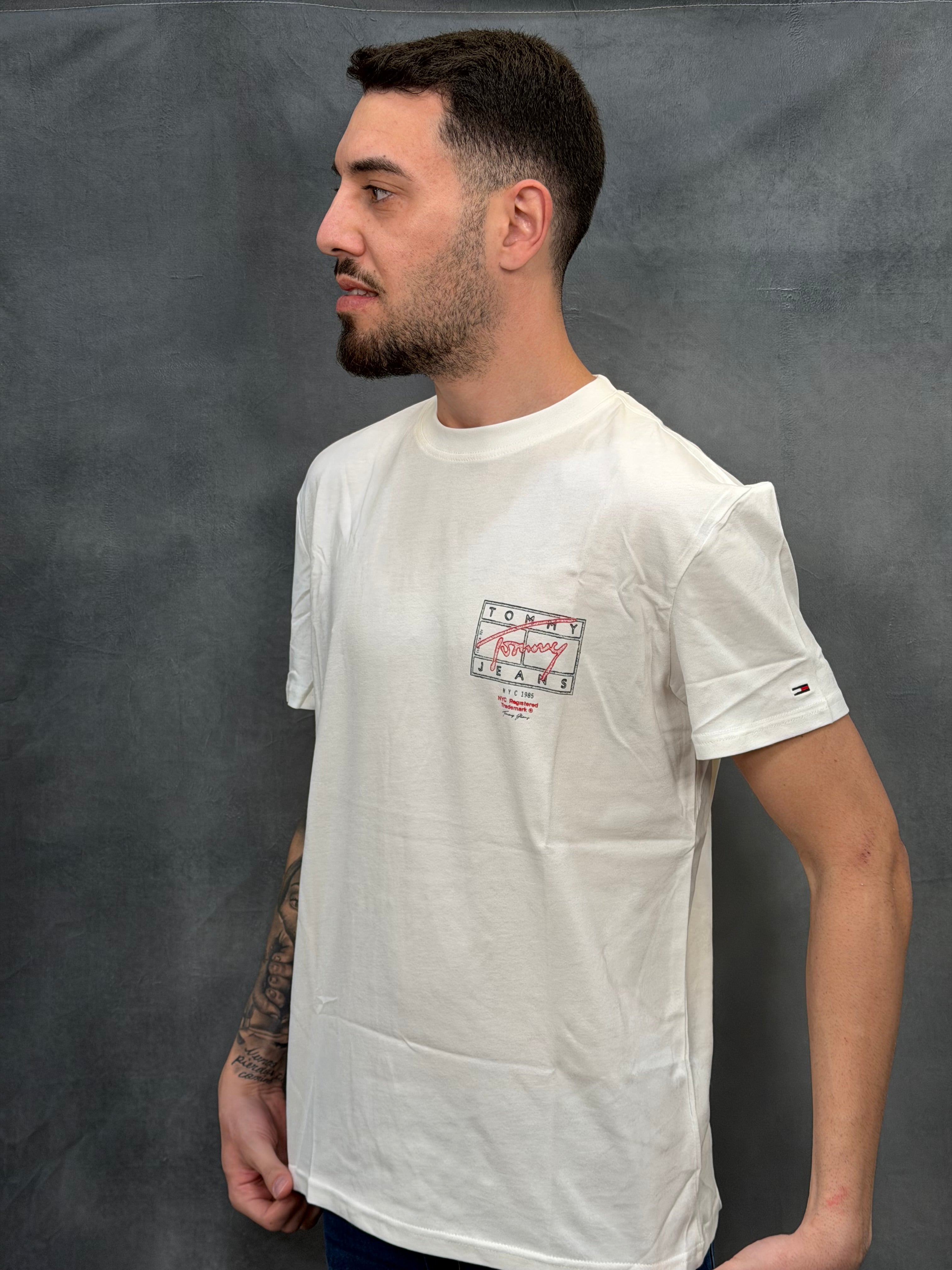 T-SHIRT TOMMY JEANS DM0DM22319