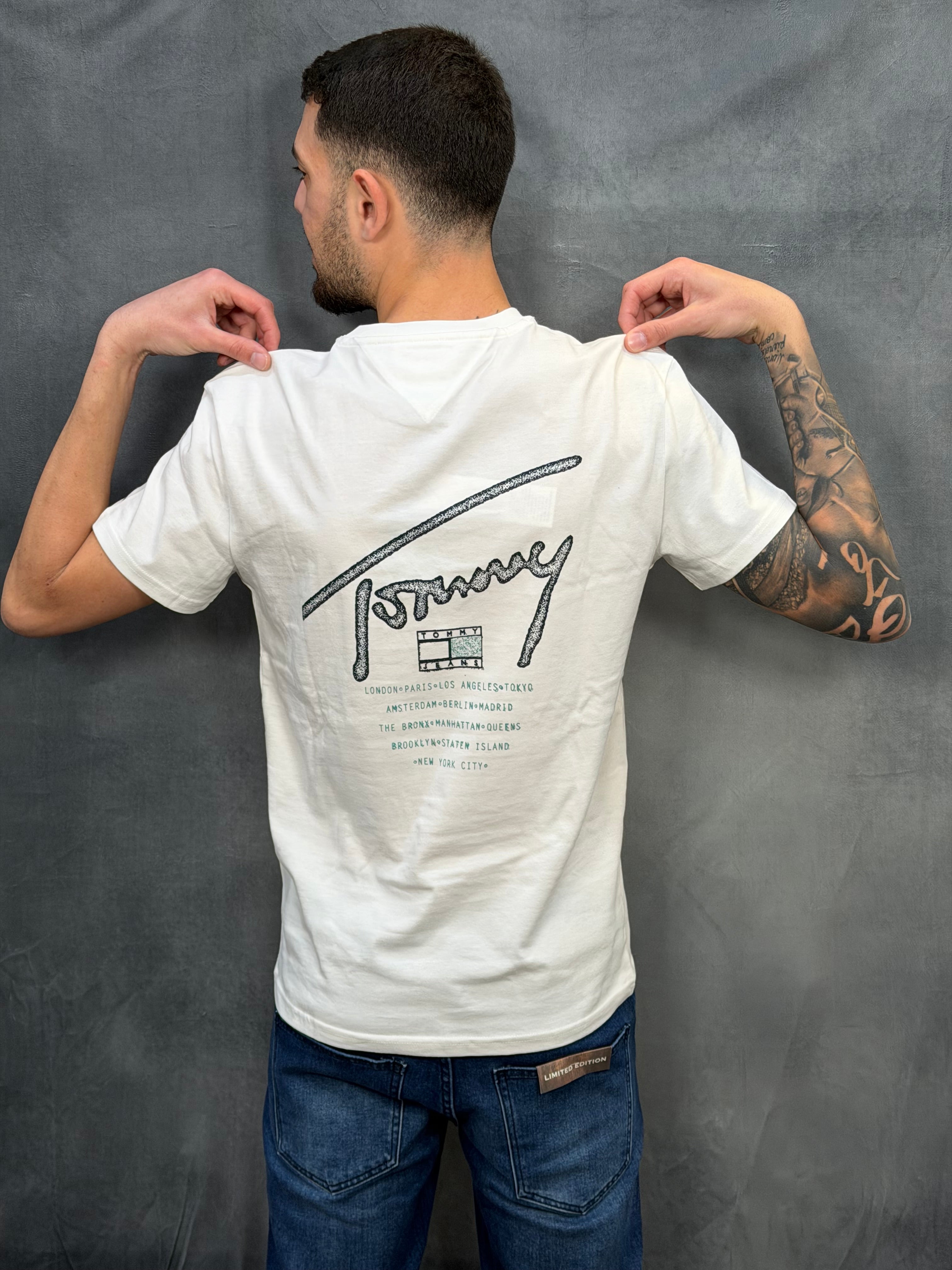 T-SHIRT TOMMY JEANS DM0DM22320