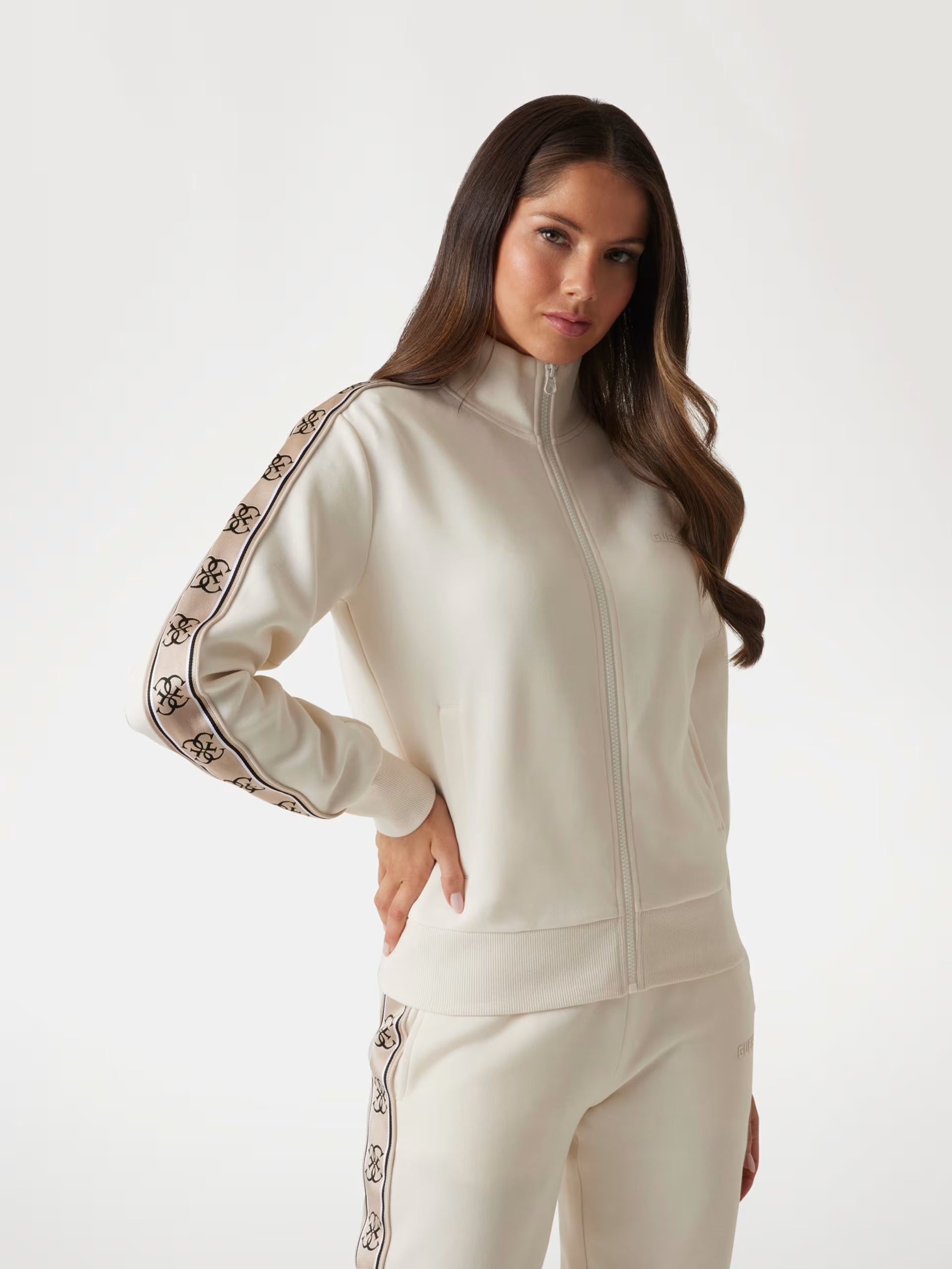 Tuta GUESS V2YQ16KB3P2