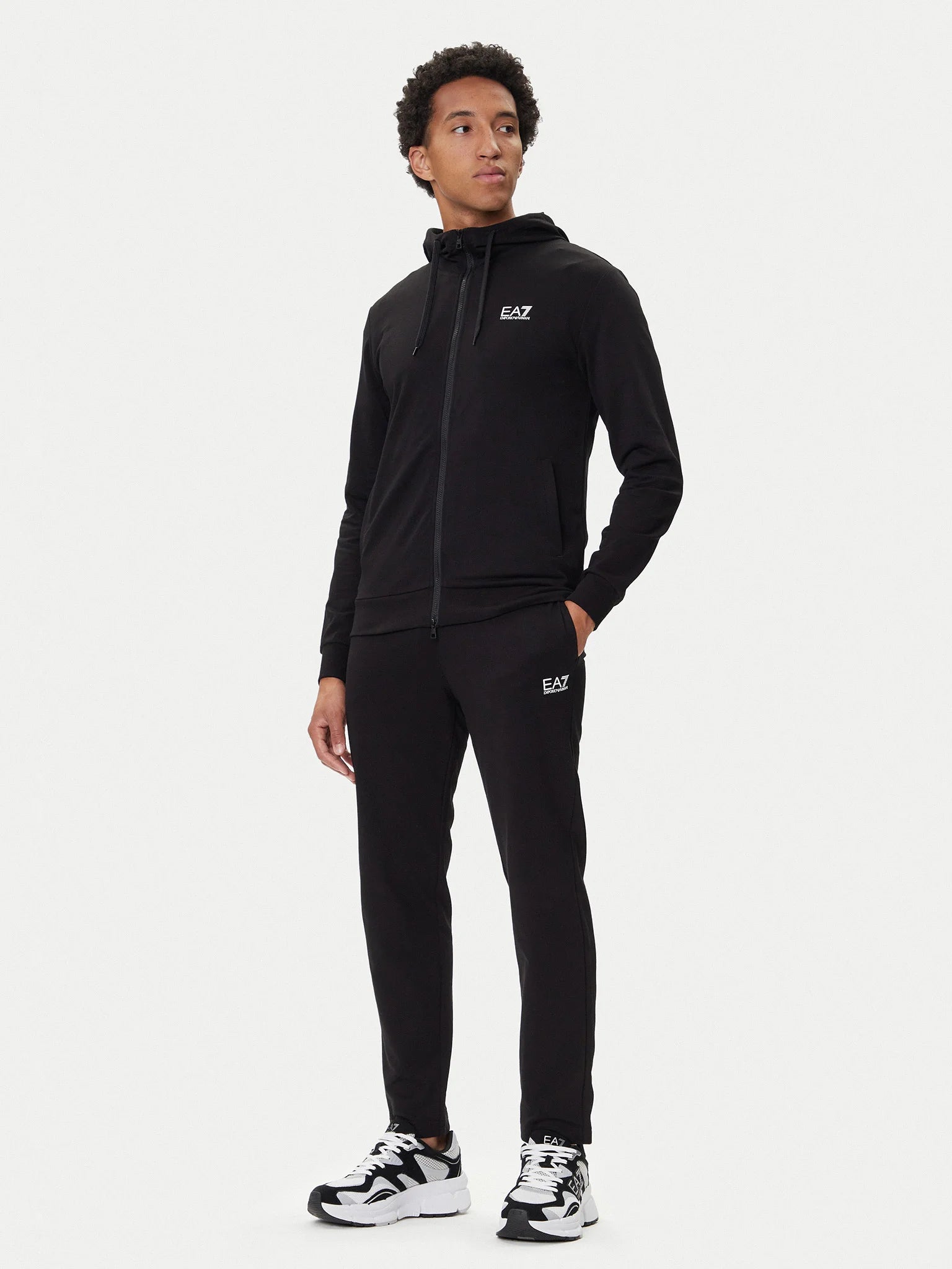 TUTA EA7 8NPV62 PJVRZ