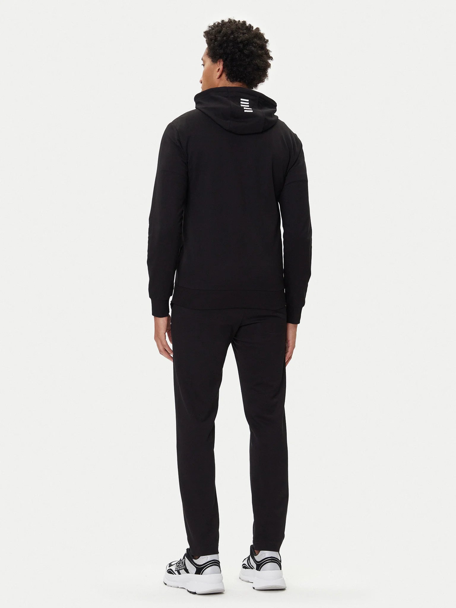 TUTA EA7 8NPV62 PJVRZ