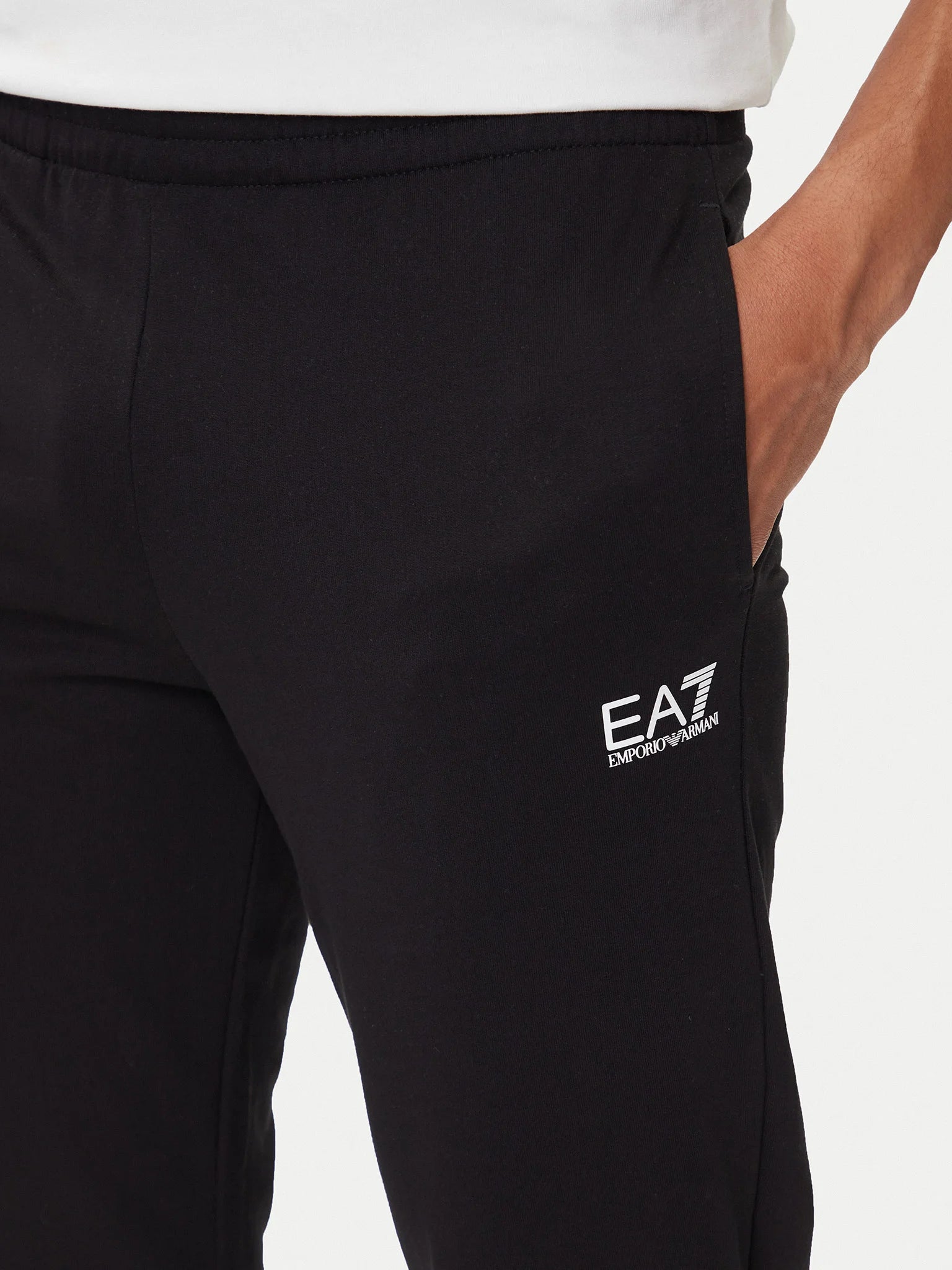 TUTA EA7 8NPV62 PJVRZ